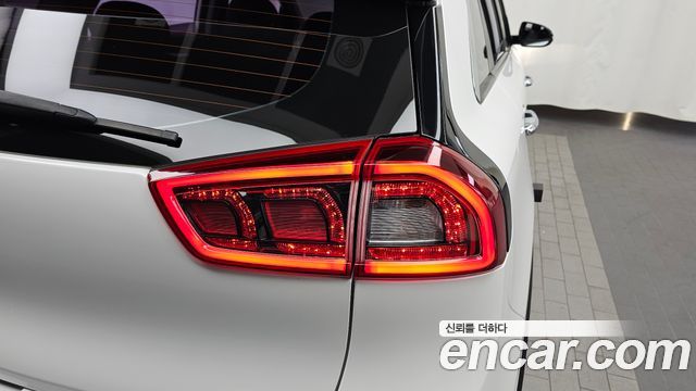 Kia Niro 2017 — photo 9