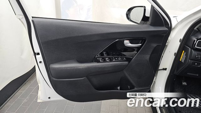 Kia Niro 2017 — photo 14