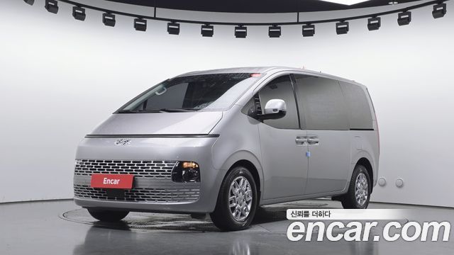 Hyundai Staria 2022 — photo 1