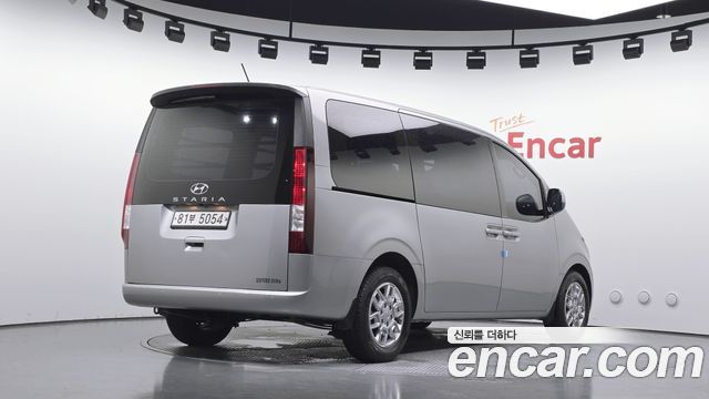 Hyundai Staria 2022 — photo 2