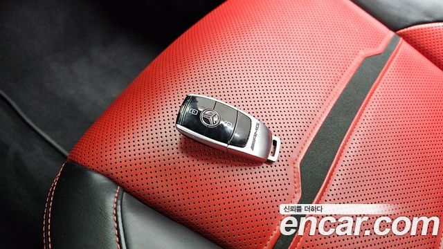 Mercedes-Benz G-Class 2019 — photo 16