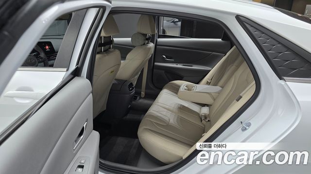 Hyundai AVANTE 2025 — photo 18