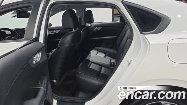 Kia K3 2023 — photo 11