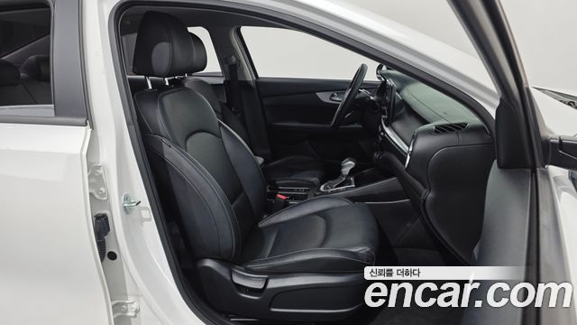Kia K3 2023 — photo 12