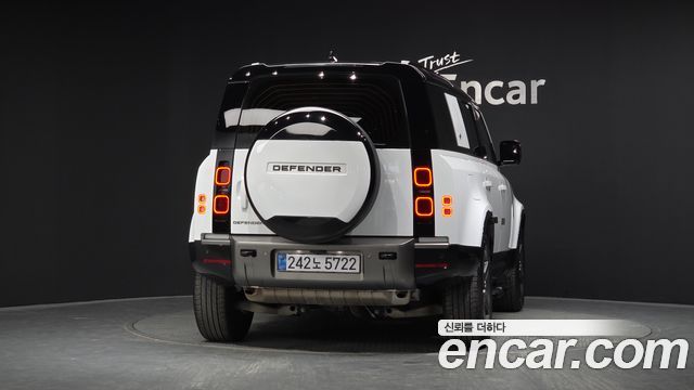 Land Rover Defender 2024 — photo 4
