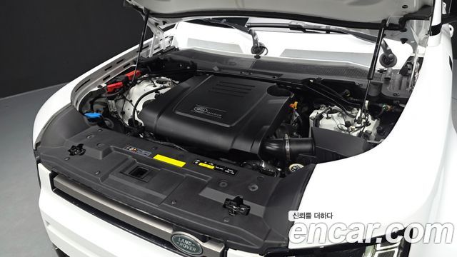 Land Rover Defender 2024 — photo 6