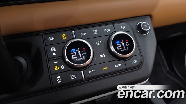 Land Rover Defender 2024 — photo 19