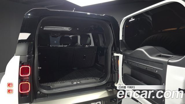 Land Rover Defender 2024 — photo 20