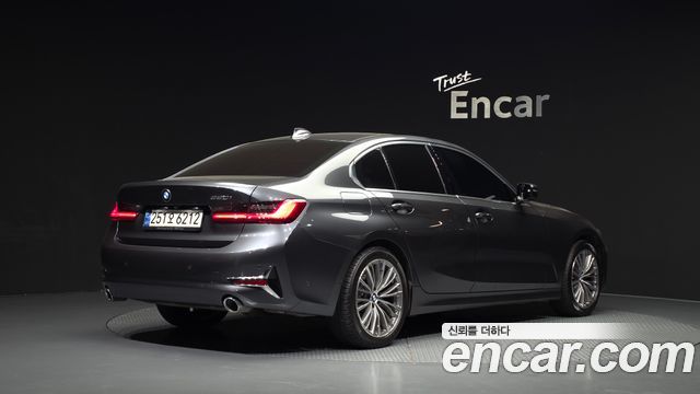 BMW 3-Series 2021 — photo 2