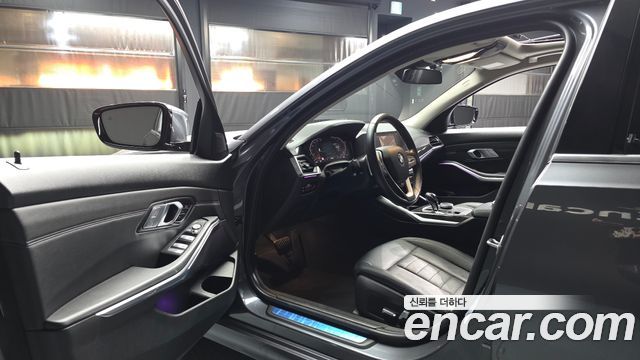 BMW 3-Series 2021 — photo 13