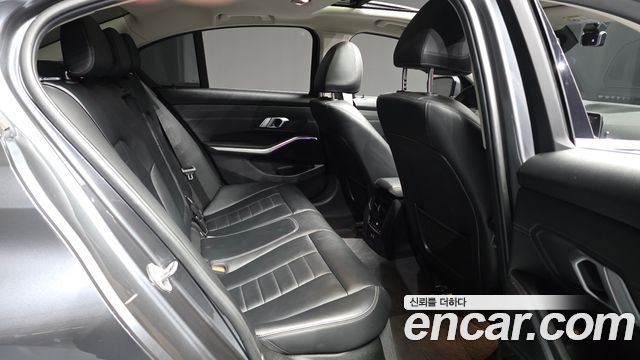BMW 3-Series 2021 — photo 18