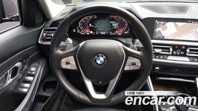 BMW 3-Series 2021 — photo 19