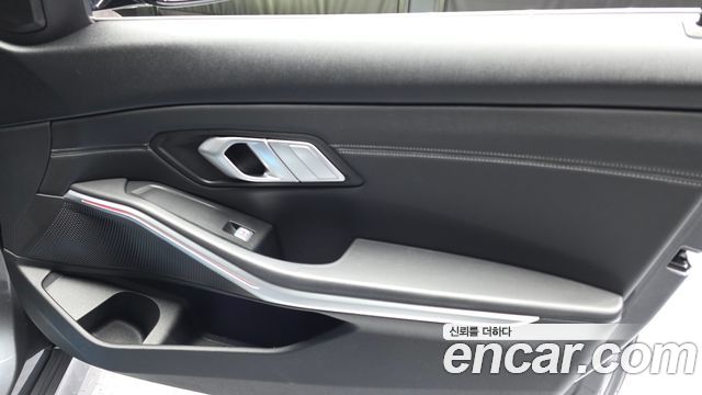 BMW 3-Series 2021 — photo 14