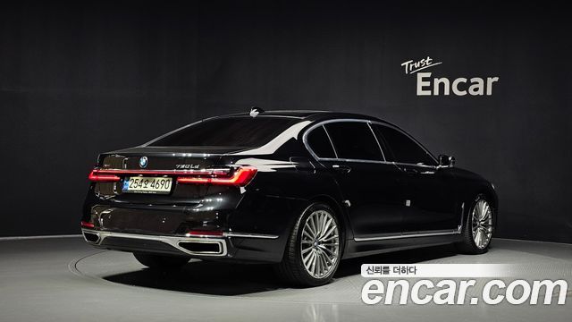 BMW 7-Series 2022 — photo 2
