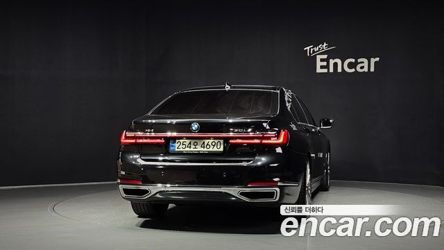 BMW 7-Series 2022 — photo 4