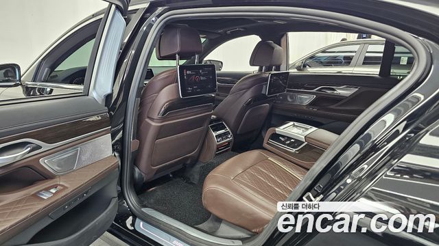 BMW 7-Series 2022 — photo 17