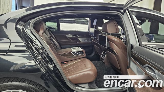 BMW 7-Series 2022 — photo 18