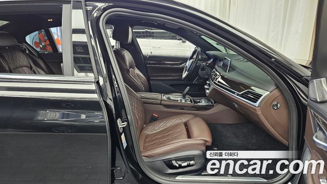 BMW 7-Series 2022 — photo 16
