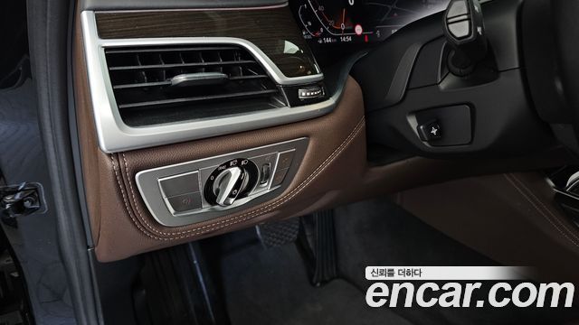 BMW 7-Series 2022 — photo 28