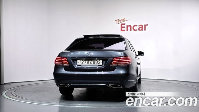 Mercedes-Benz E-Class 2016 — photo 4