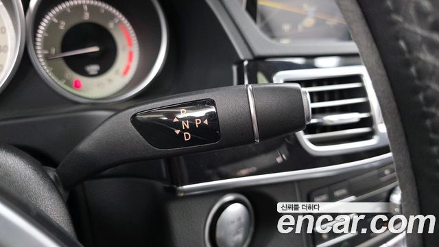 Mercedes-Benz E-Class 2016 — photo 9