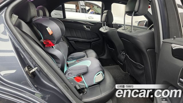Mercedes-Benz E-Class 2016 — photo 12