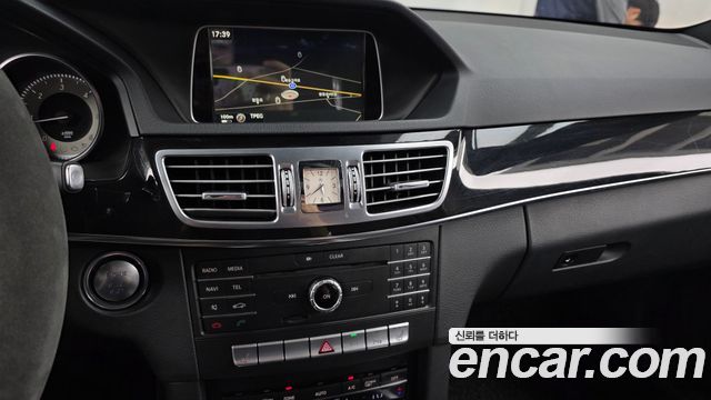 Mercedes-Benz E-Class 2016 — photo 14