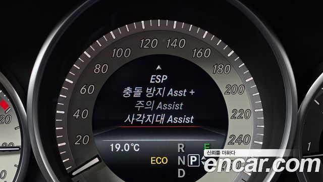 Mercedes-Benz E-Class 2016 — photo 16