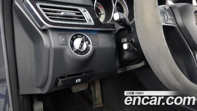 Mercedes-Benz E-Class 2016 — photo 18