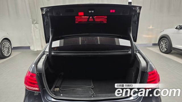 Mercedes-Benz E-Class 2016 — photo 20