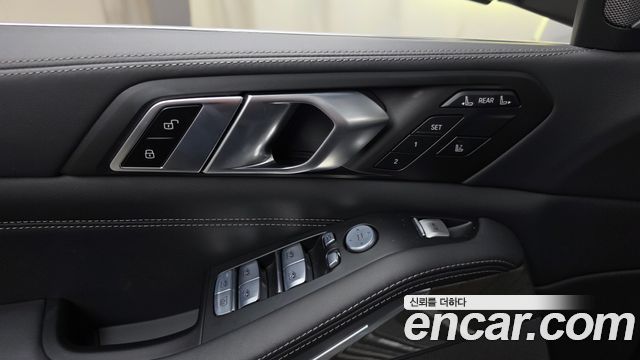 BMW X7 2023 — photo 30