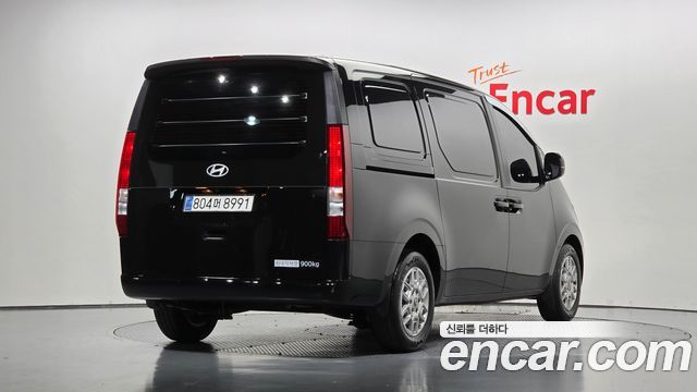 Hyundai Staria 2025 — photo 2