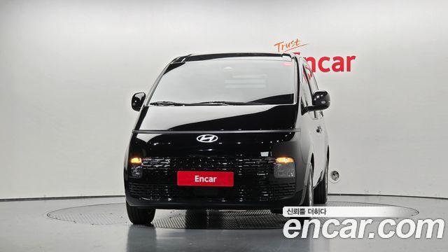 Hyundai Staria 2025 — photo 3