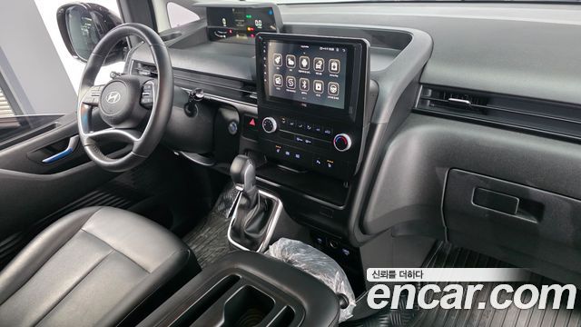 Hyundai Staria 2025 — photo 10