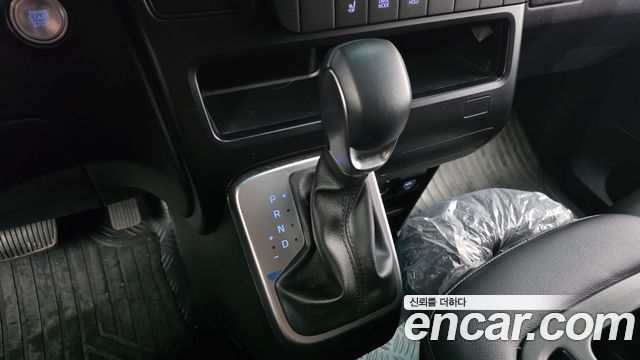 Hyundai Staria 2025 — photo 12
