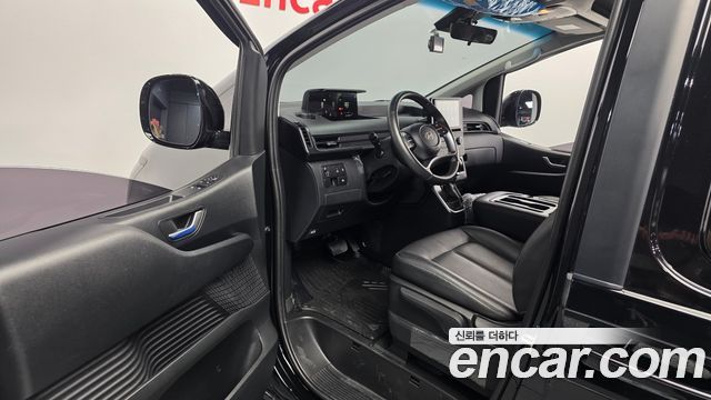 Hyundai Staria 2025 — photo 13