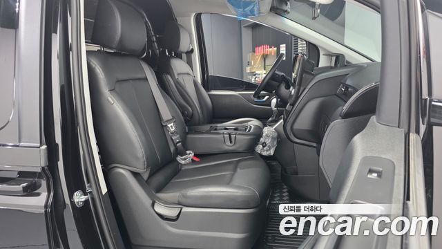 Hyundai Staria 2025 — photo 17