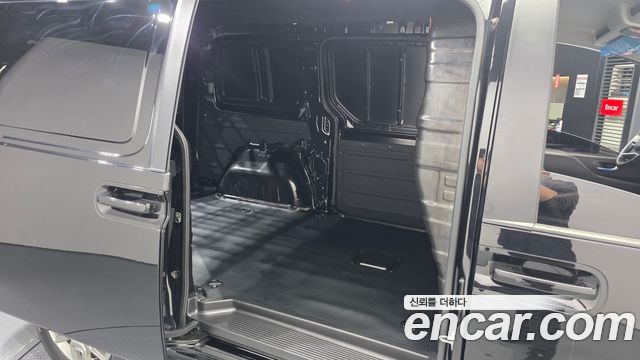 Hyundai Staria 2025 — photo 18