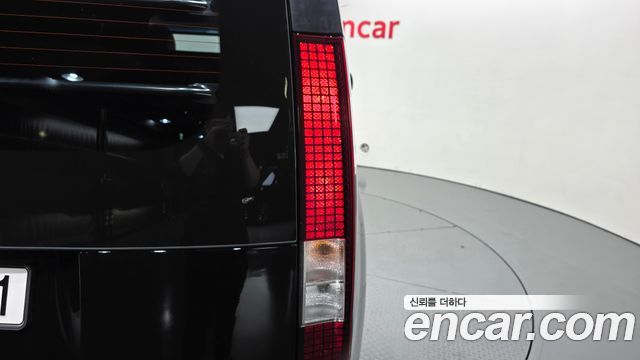 Hyundai Staria 2025 — photo 9