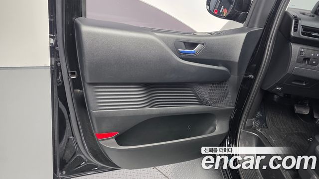 Hyundai Staria 2025 — photo 14