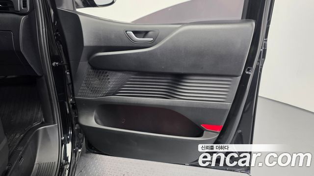 Hyundai Staria 2025 — photo 15