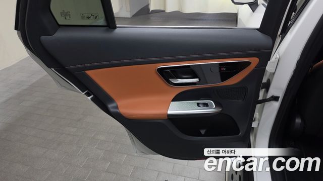 Mercedes-Benz GLC-Class 2023 — photo 15
