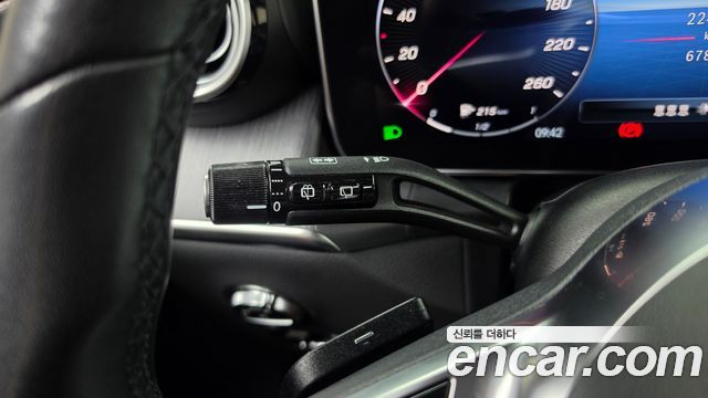 Mercedes-Benz GLC-Class 2023 — photo 28