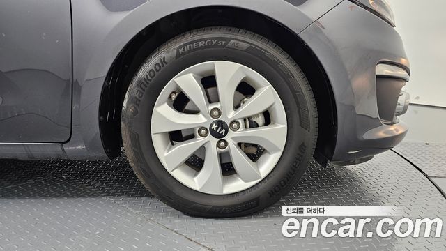 Kia pride 2015 — photo 7