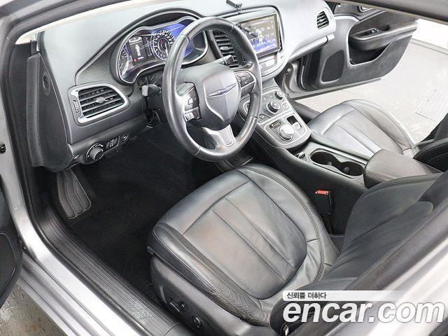 Chrysler 200 2015 — photo 17