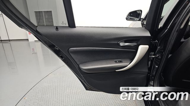 BMW 1-Series 2018 — photo 15