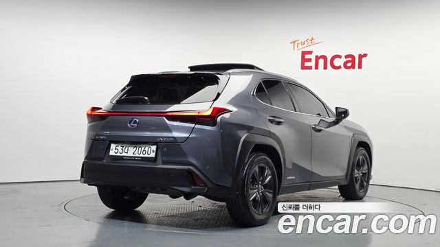 Lexus UX 2019 — photo 2