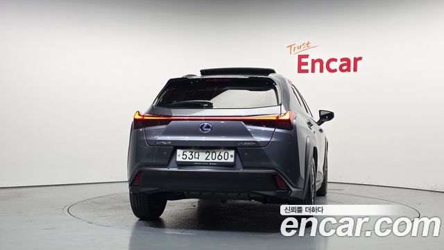 Lexus UX 2019 — photo 4