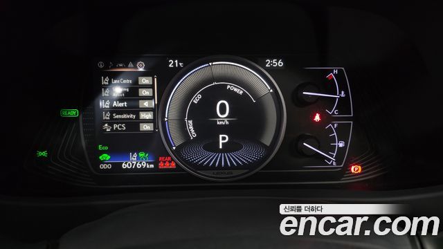 Lexus UX 2019 — photo 11