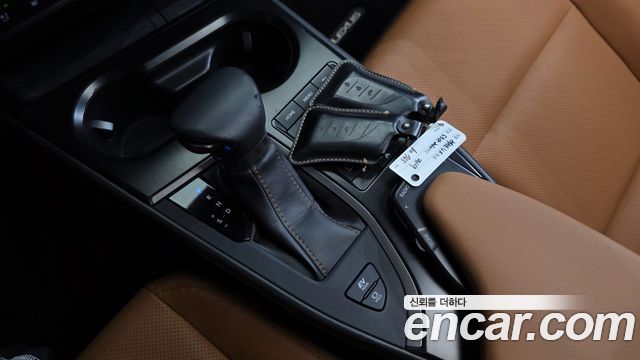 Lexus UX 2019 — photo 12